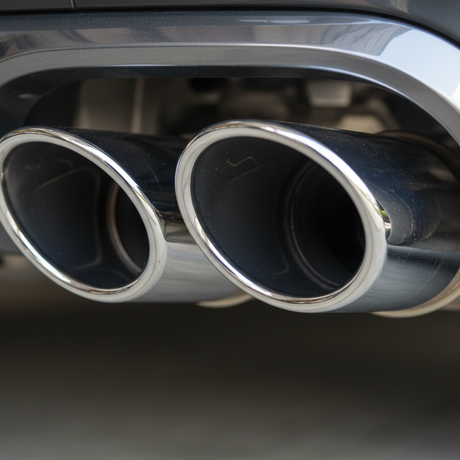 pots d'échappements de voiture qui brille 